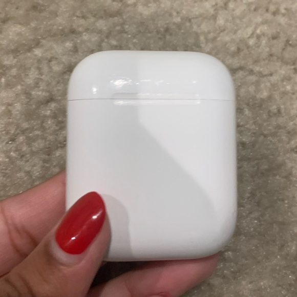 AirPods 2nd Generation - Picture 5 of 8